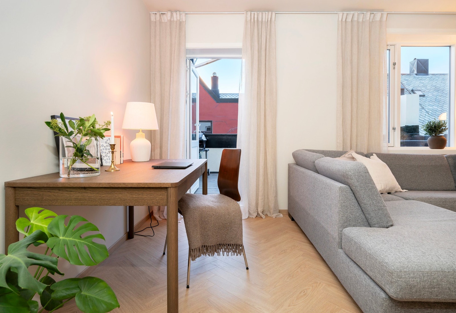 Fra stuen er det adkomst til sydvendt veranda! Galleribilde