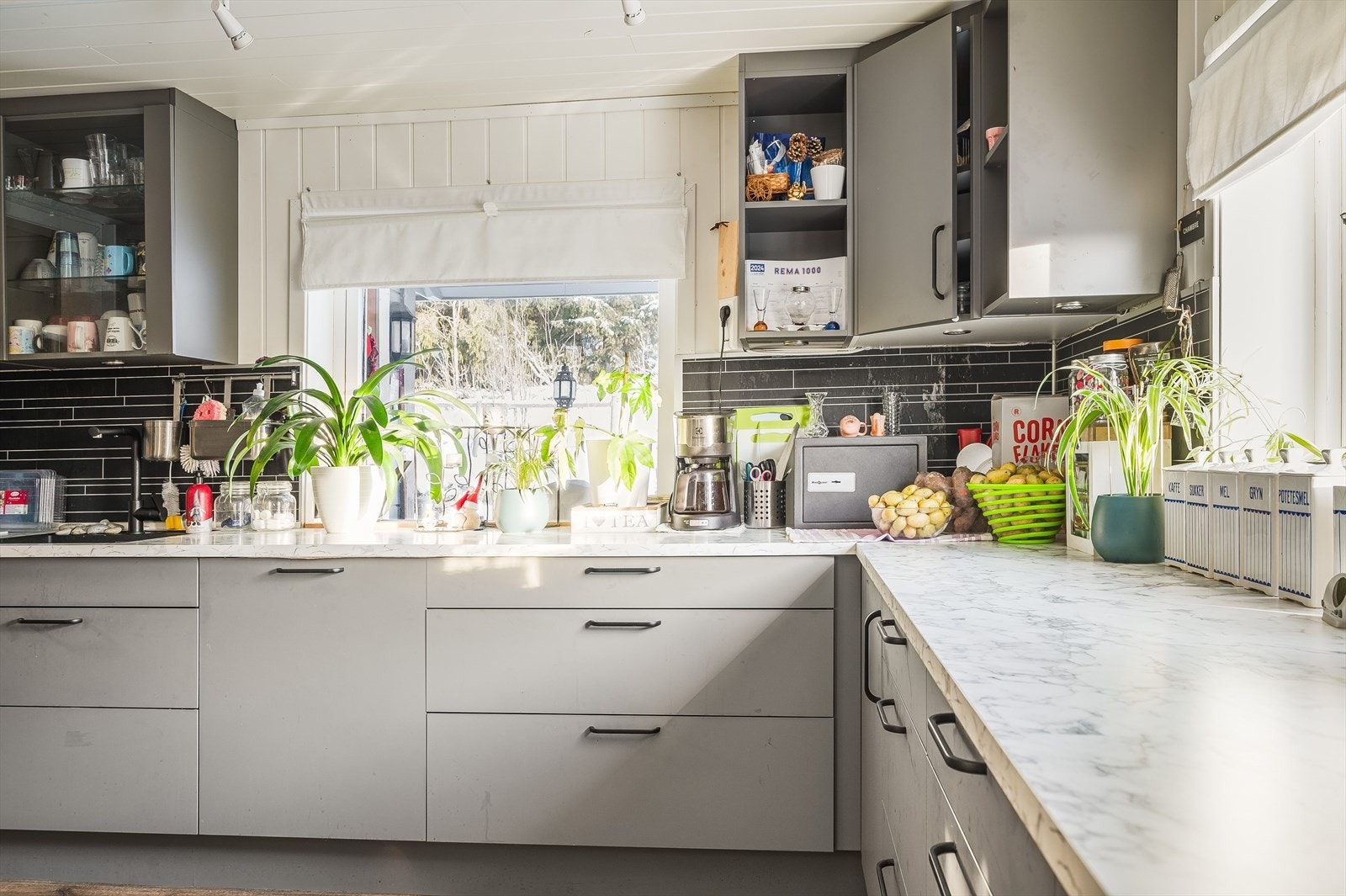 Mye skapplass Galleribilde