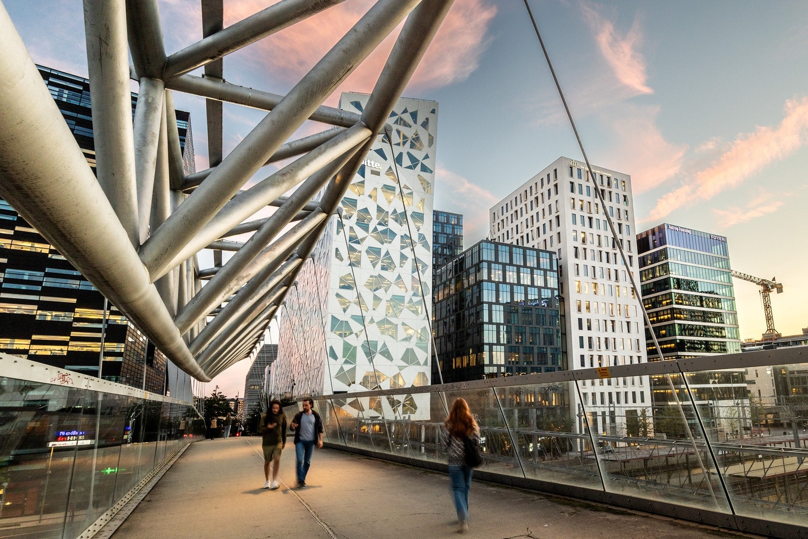 Nærområdet - Ta turen over broen til fremvoksende Bjørvika og Sørenga med alt det har å by på! Galleribilde