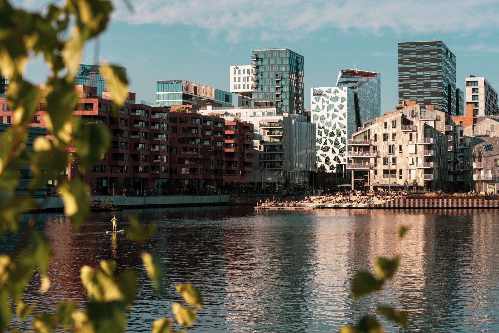 Nærområdet - Bjørvika har vokst frem som et av Oslo´s mest attraktive områder med blant annet brygger, badestrand og kulturtilbud. Galleribilde