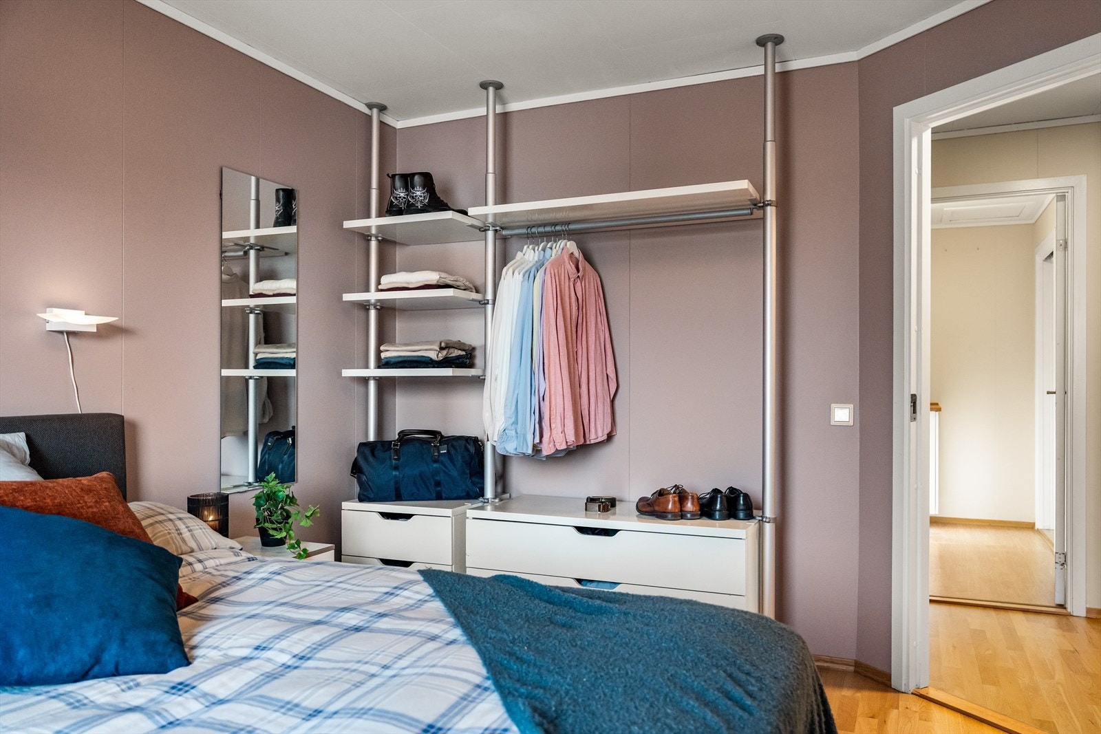 Praktisk garderobe løsning til dine klesplagg. Galleribilde