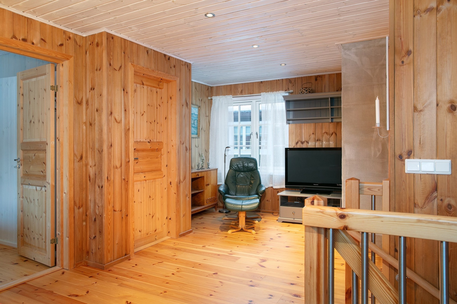 Deler av stue i 2. etasje Galleribilde