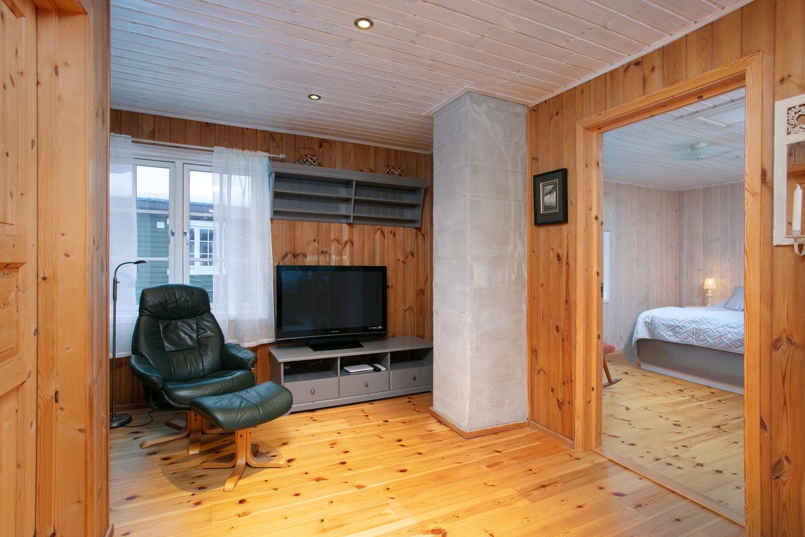 Deler av stue i 2. etasje Galleribilde