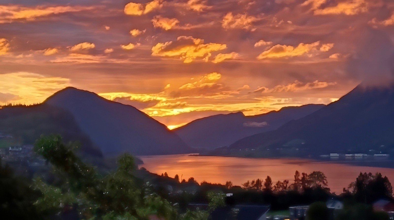 Her kan du nyte fantastiske solnedgangar direkte frå eigen bustad! (Bilete frå seljar) Galleribilde