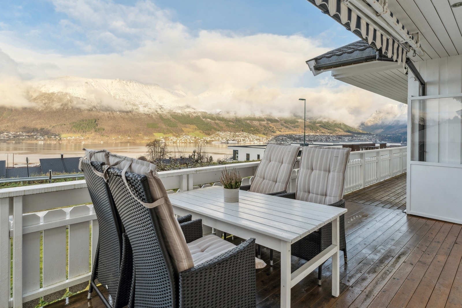 God plass til utemøblement, grill og heile familen Galleribilde