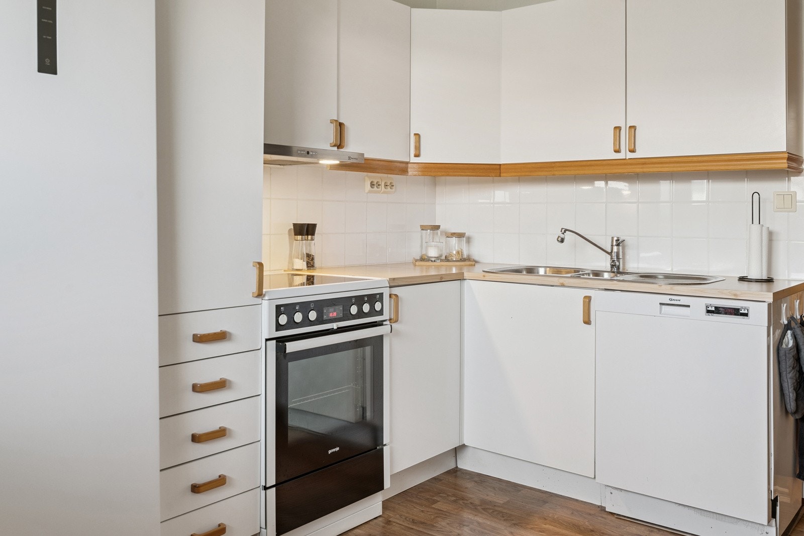 Opplegg for komfyr, oppvaskmaskin og kjøle-/fryseskap. Galleribilde