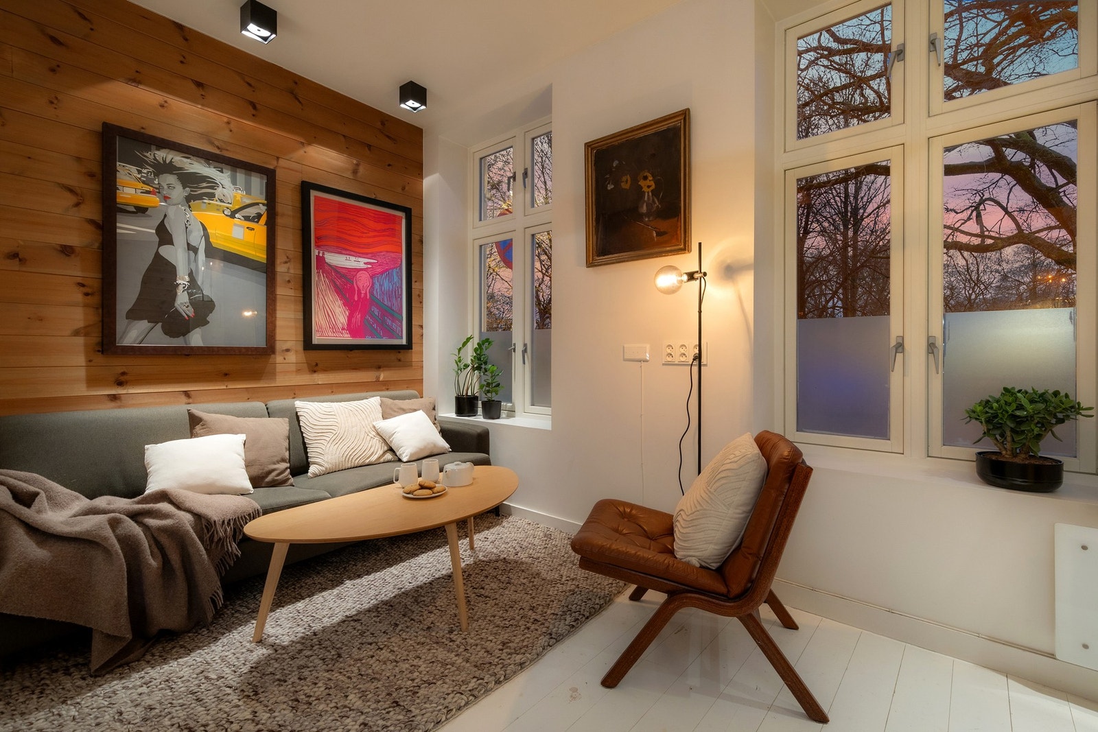 Særegen leilighet med gjennomtenkte detaljer, gode materialvalg og et helhetlig uttrykk. Galleribilde