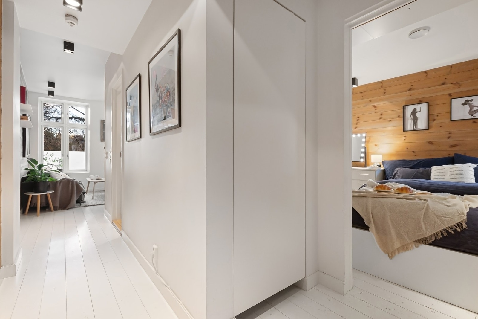 Leiligheten ble etablert i 2015 og har moderne løsninger som balansert ventilasjon, som bidrar til et godt og jevnt inneklima. Galleribilde