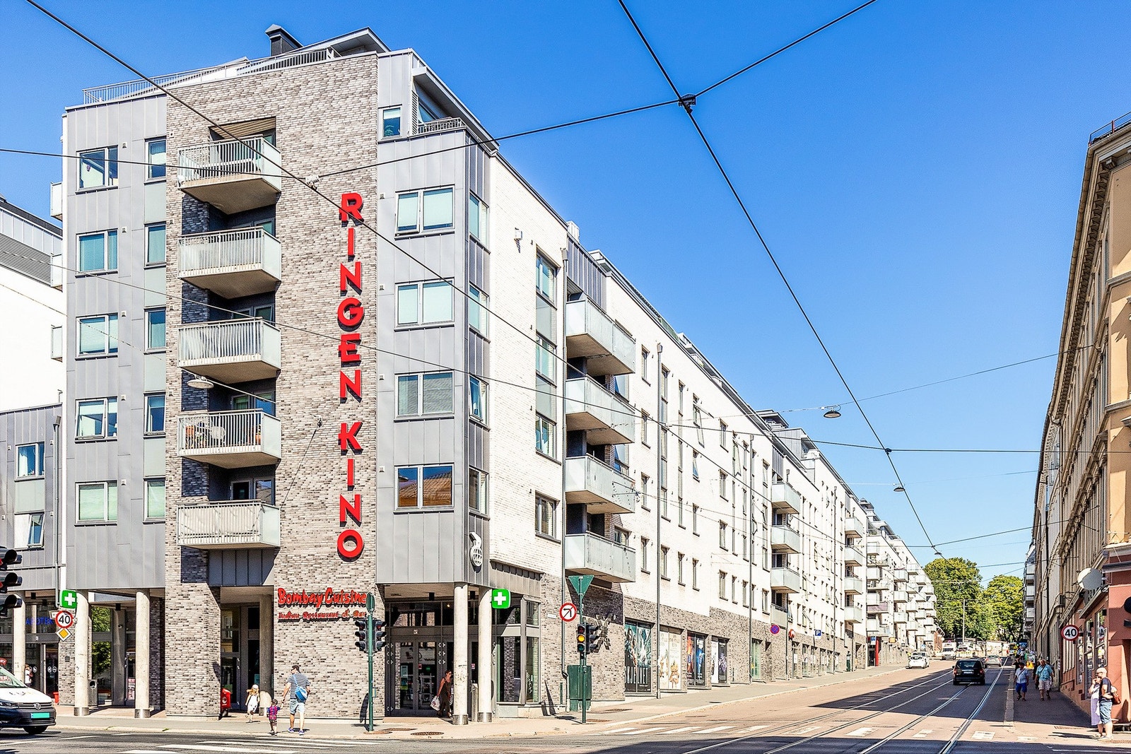 Ringen Kino i Ringnes Park byr på et variert kinoprogram og ligger i kort gangavstand fra leiligheten. Galleribilde