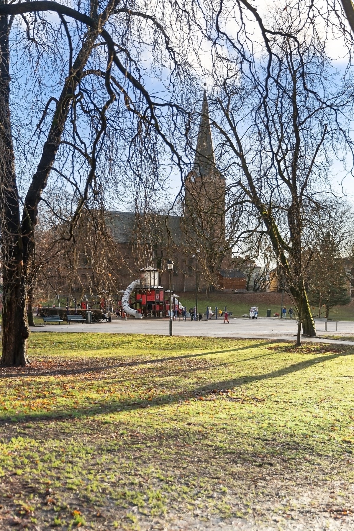 Sofienbergparken - et av Grünerløkkas største og mest populære grøntområder, rett utenfor døren. Galleribilde