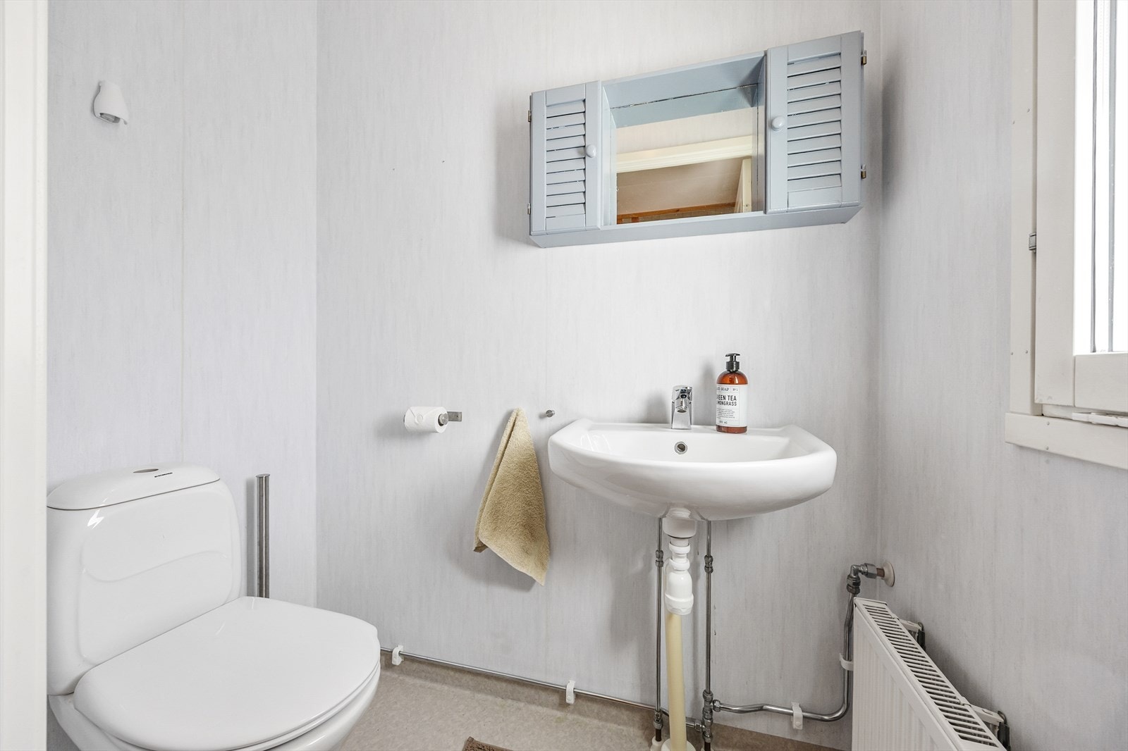 I tillegg til badet finnes det et separat toalettrom i første etasje. Galleribilde