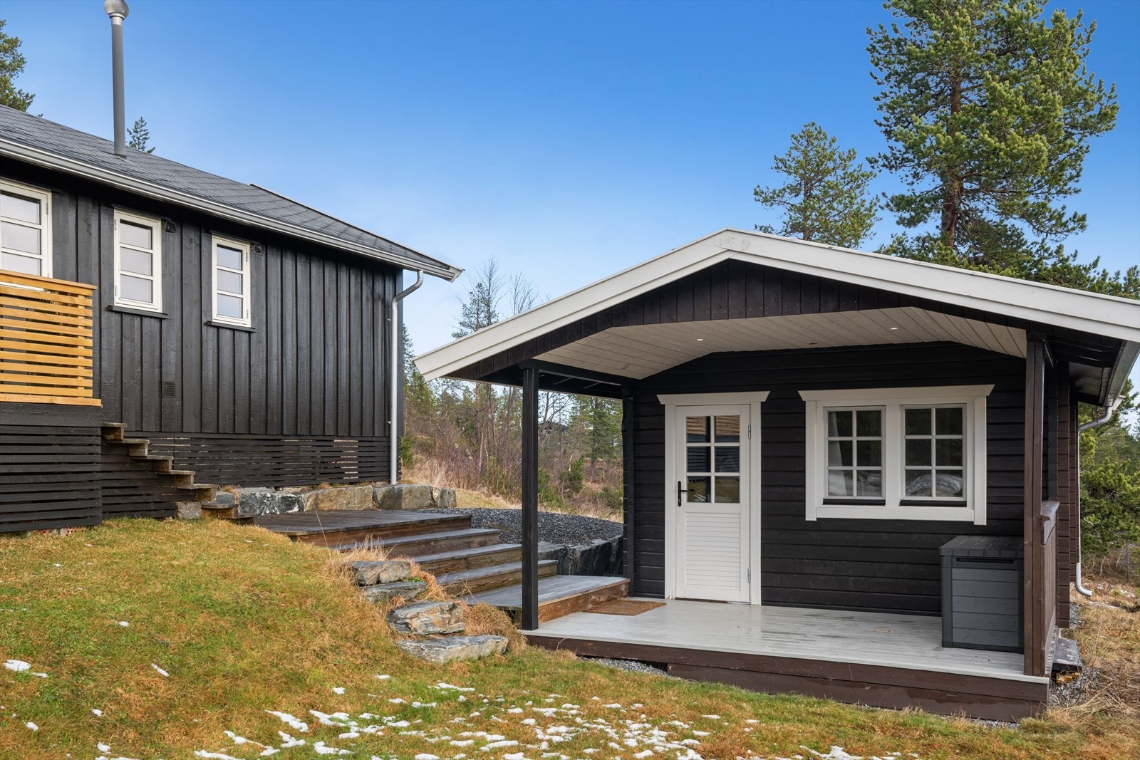 Praktisk og lett adkomst mellom anneks og hytte. Galleribilde