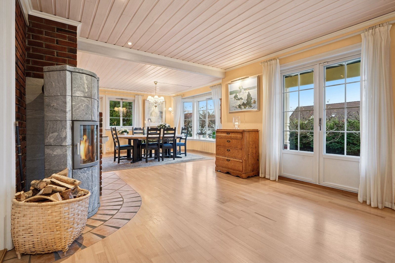 Peis i stuen gir en lun atmosfære. Galleribilde