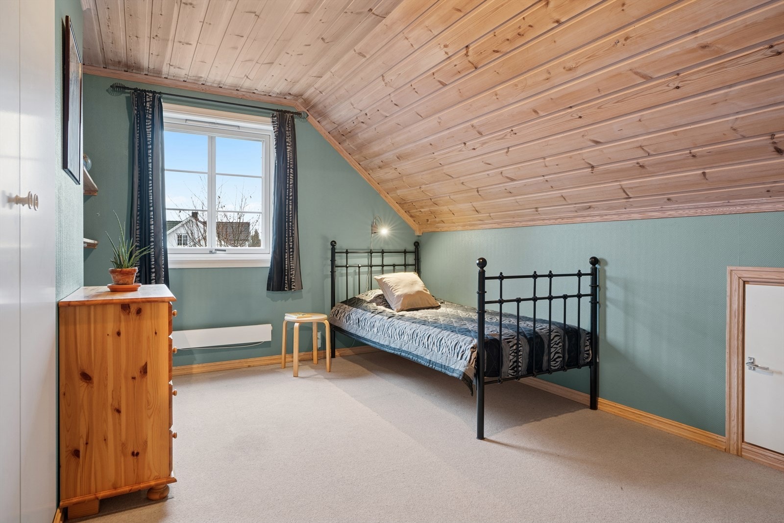 Soverommene kan enkelt tilpasses ulike behov - enten du ønsker kontor, gjesterom eller barnerom, gir planløsningen stor fleksibilitet. Galleribilde