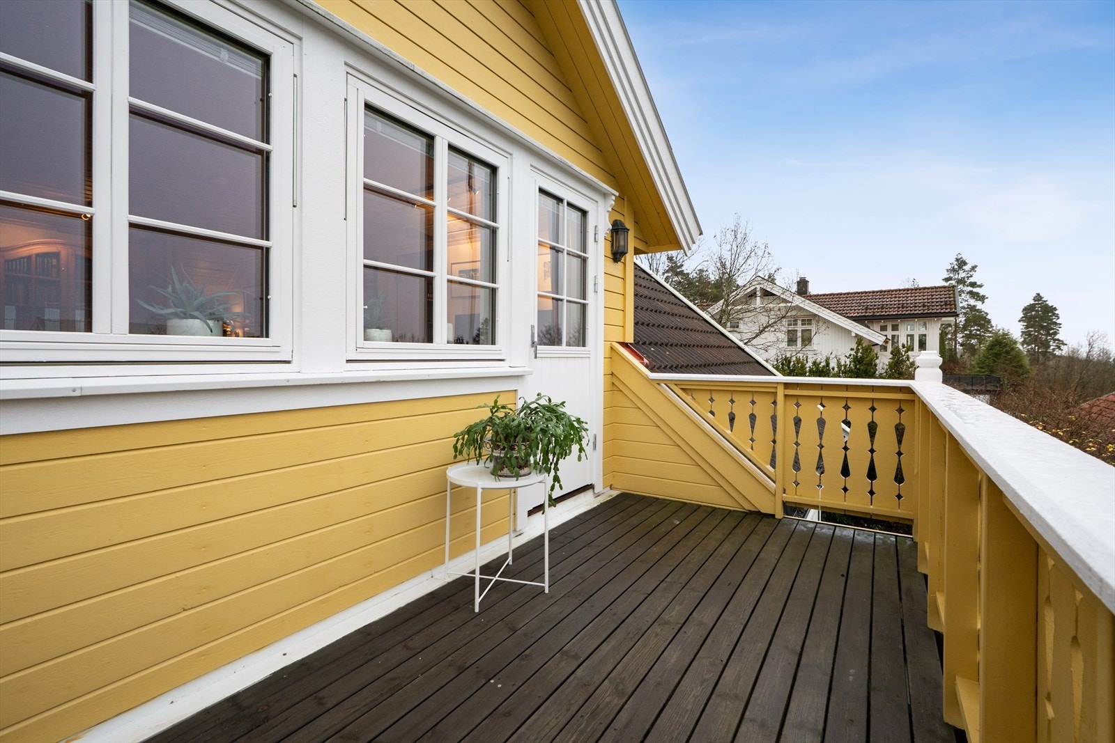 Fra loftstuen er det utgang til en solrik balkong på 7 kvm. Galleribilde