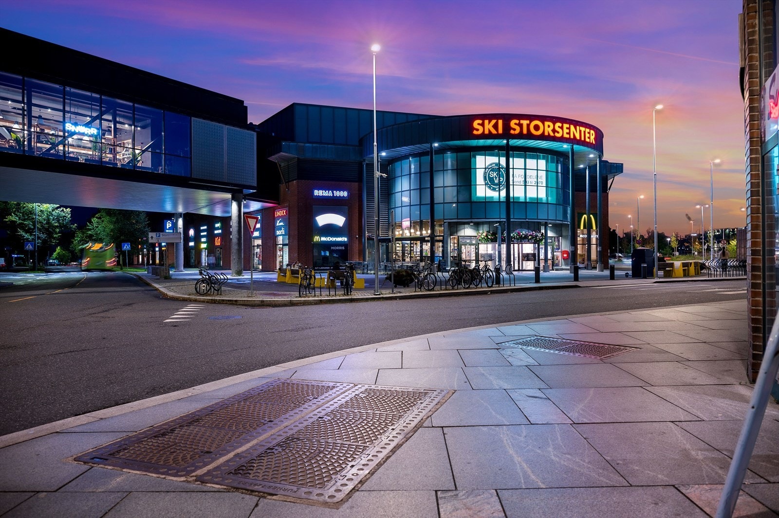 Et av Norges største kjøpesentre ligger rett i nærheten, perfekt for både hverdagshandling og helgekos. Galleribilde