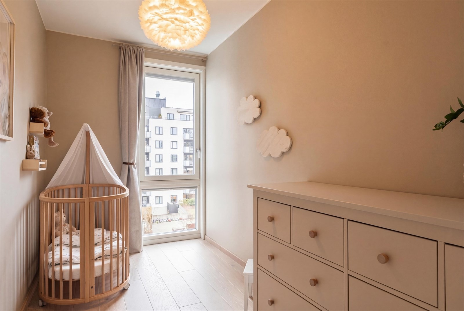 Soverom 2 med plass til seng og garderobeskap Galleribilde