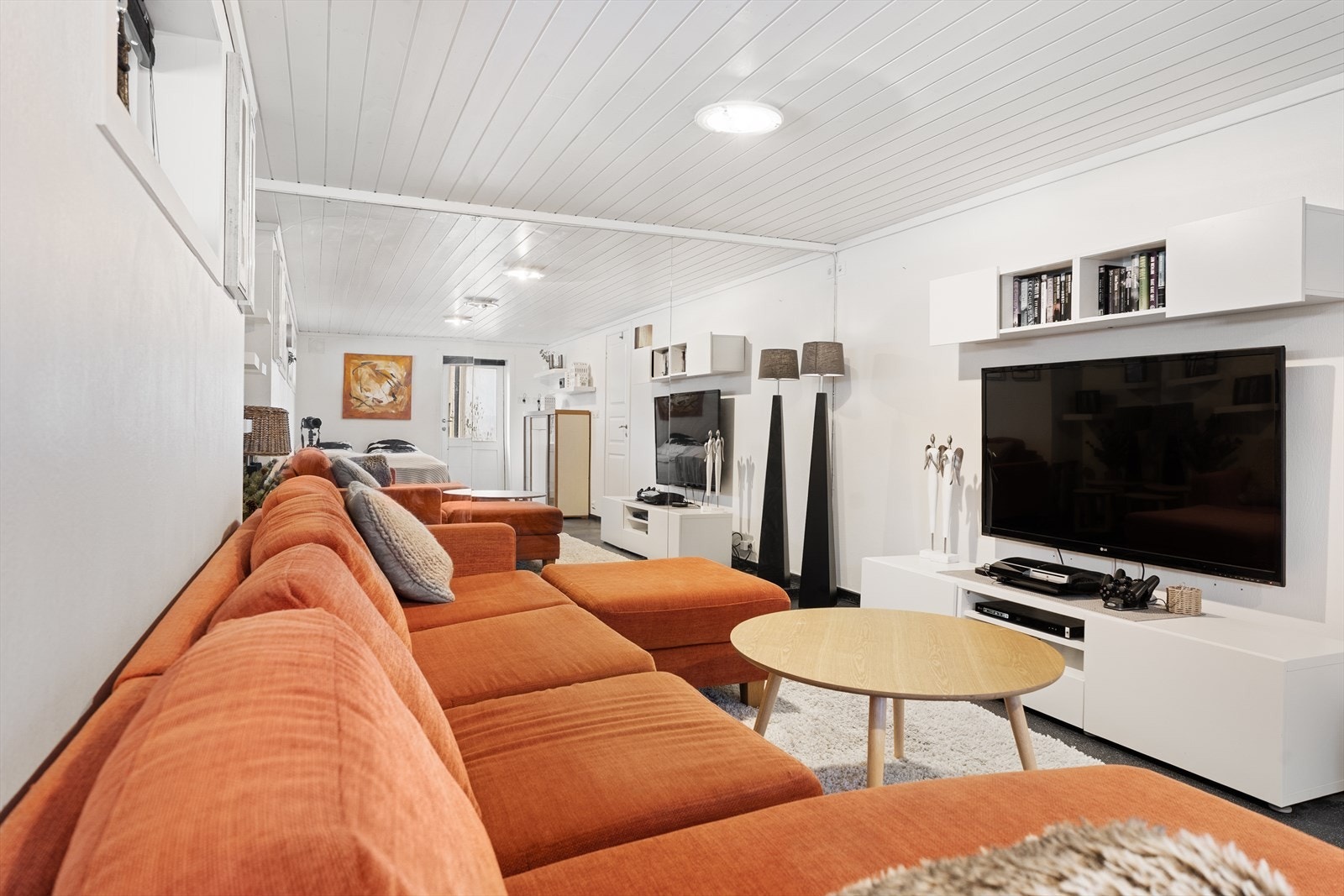 Lyst og pent rom som opprinnelig er et trimrom. Galleribilde