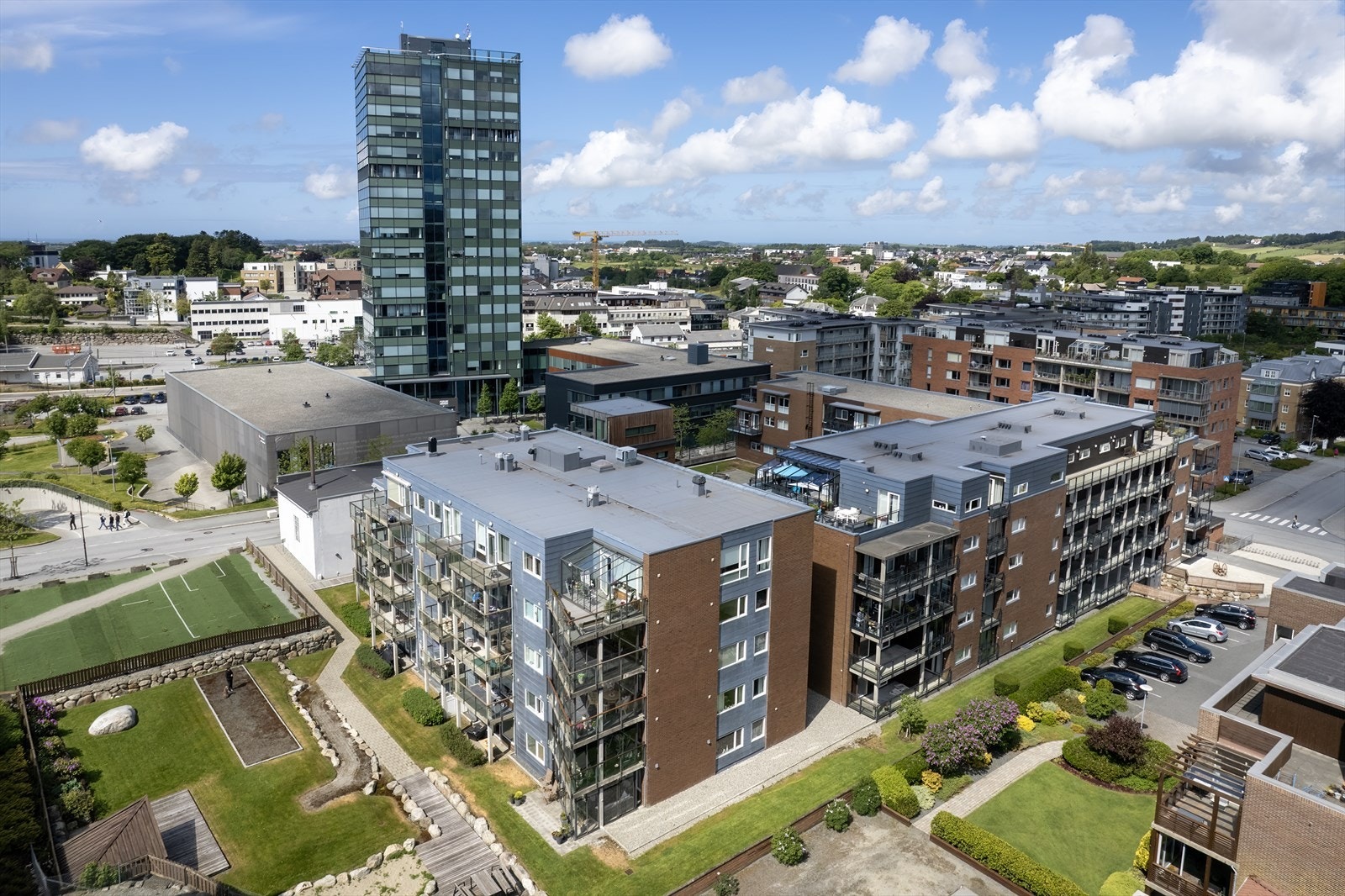 Samlet sett fremstår leiligheten med sin sentrale beliggenhet som perfekt for personer som ønsker nærhet til alt en trenger. Galleribilde