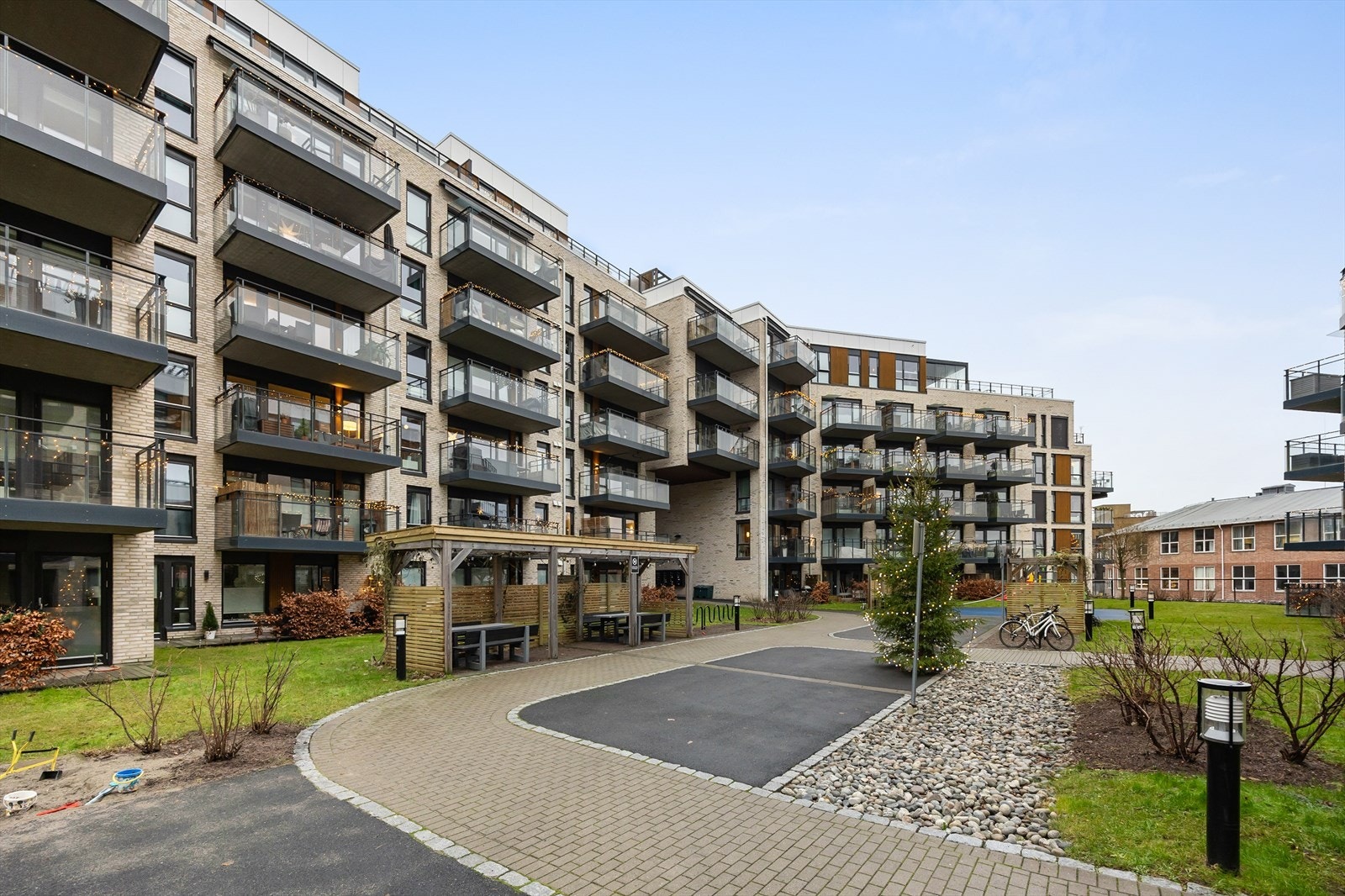 For barnefamilier er det flere barnehager i umiddelbar nærhet, som Fyrstikkalleen barnehage. Galleribilde