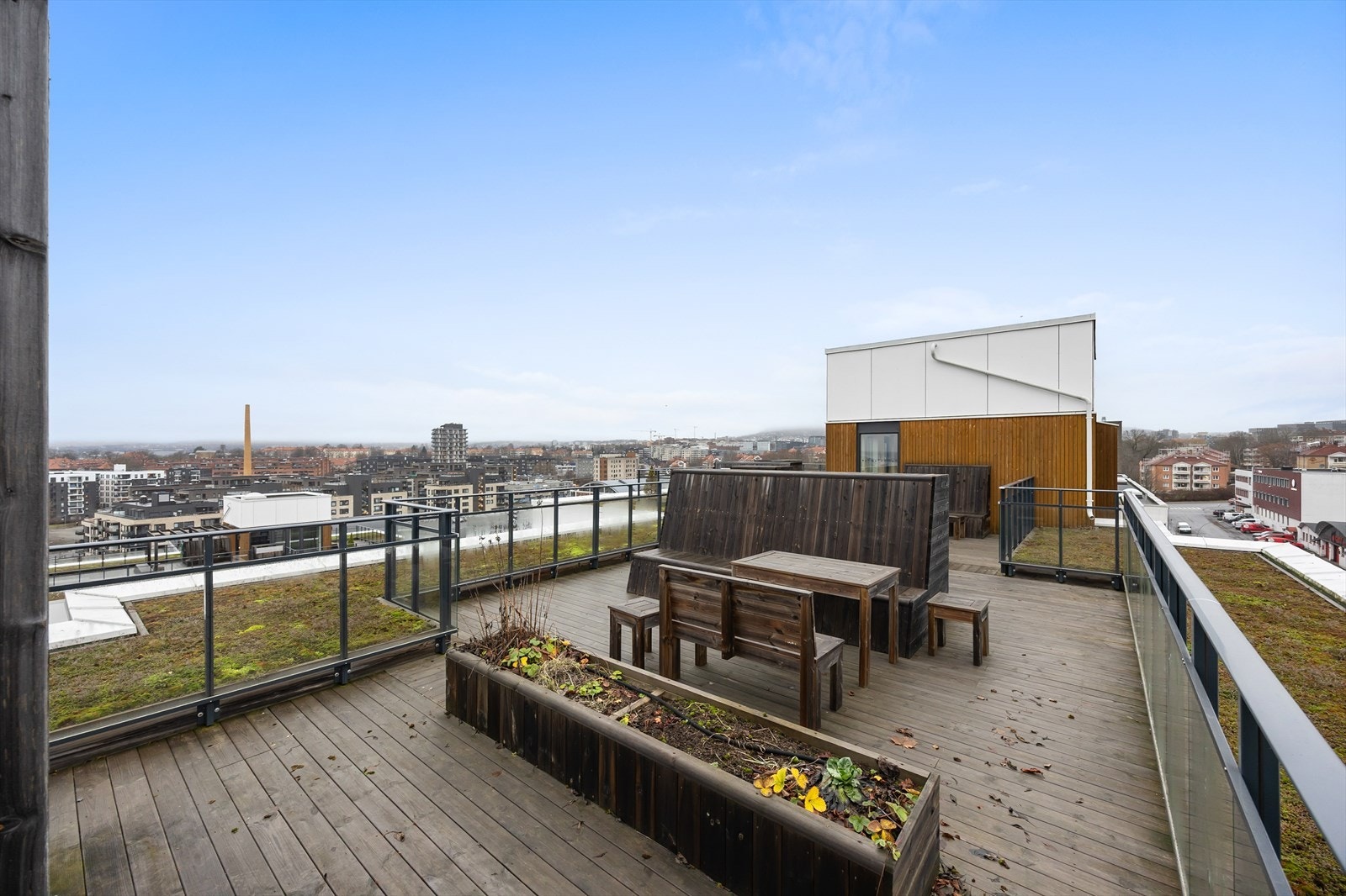 Borettslaget har en herlig felles takterrasse med gode solforhold og sittegrupper. Galleribilde
