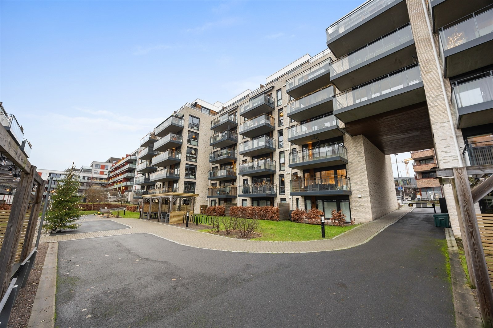 Ensjøhøyden Borettslag har velholdte uteområder. Galleribilde