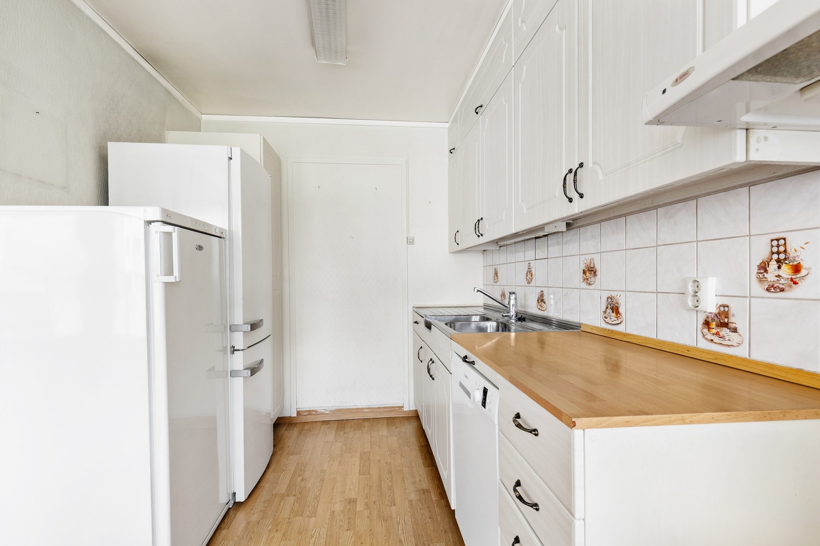 Det er rikelig med oppbevaringsplass i både skuffer og skap. Galleribilde