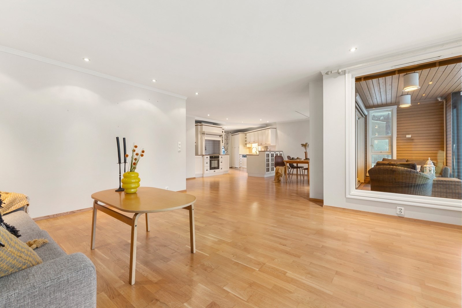 Leiligheten ligger i 2. etasje, plassert på enden av blokka. Galleribilde