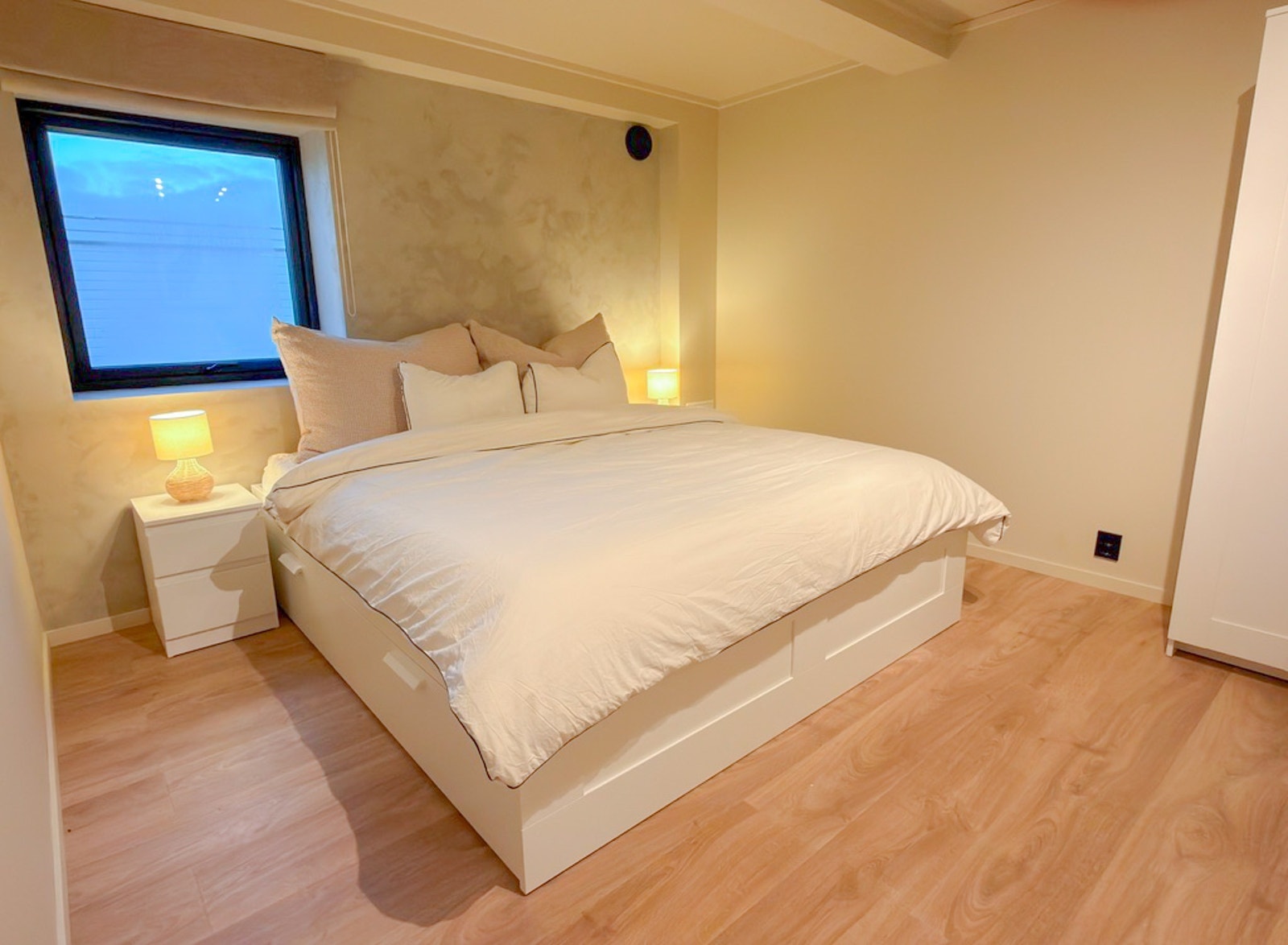 Svært komfortabel seng, helt nye madrasser og sengetøy Galleribilde