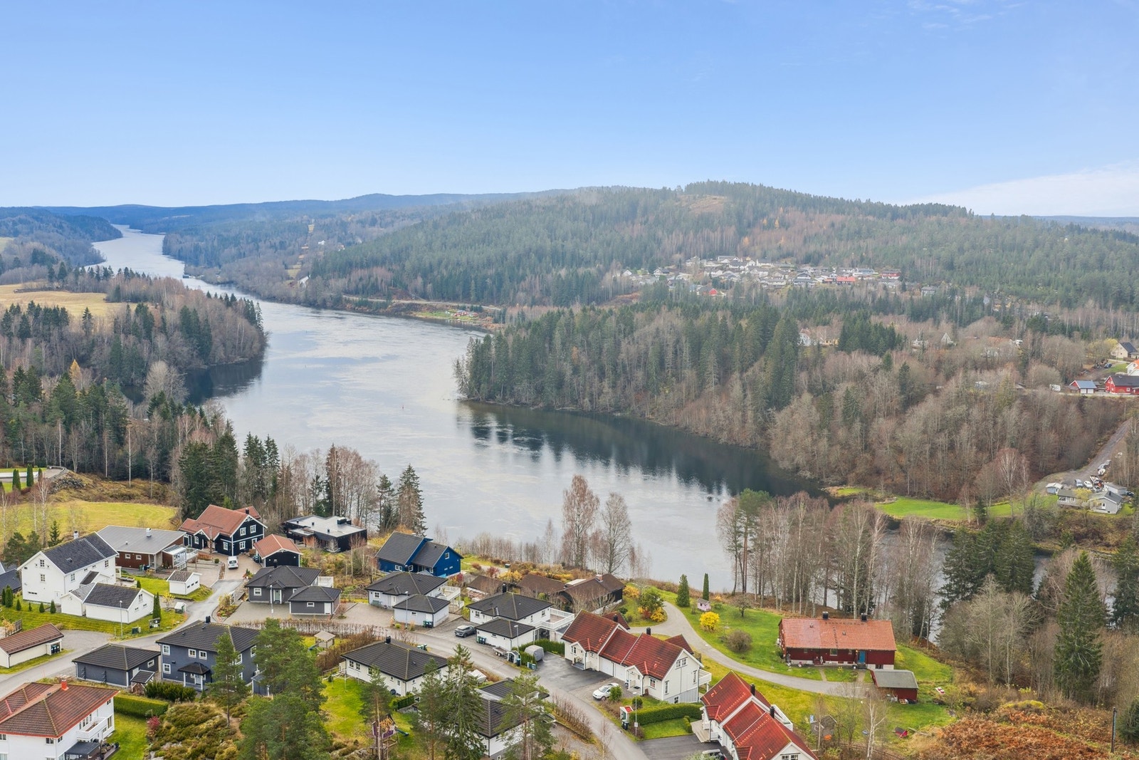 Boligen ligger i et sentralt område kort vei unna Eidsvoll sentrum Galleribilde