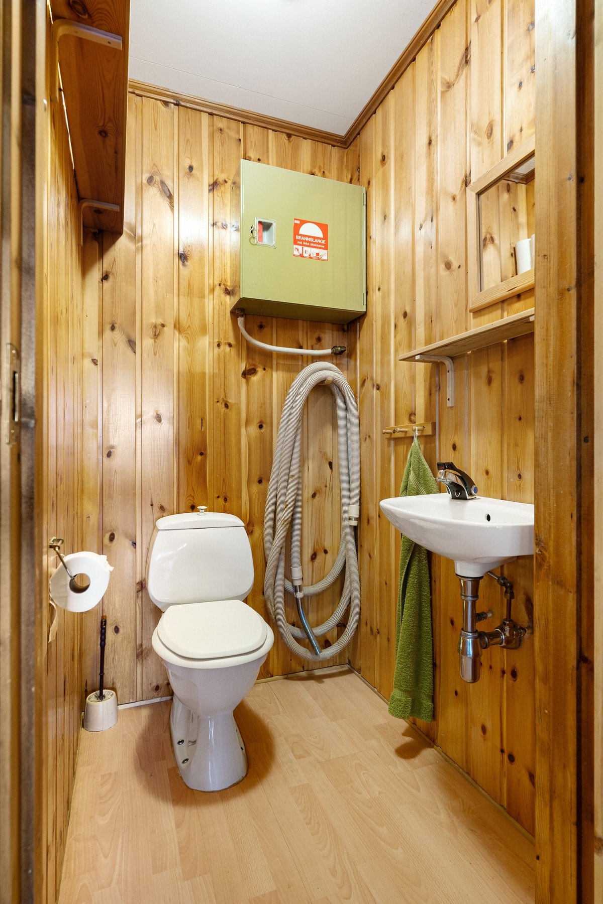 Toalettrommet er på ca. 1,5 m². Galleribilde