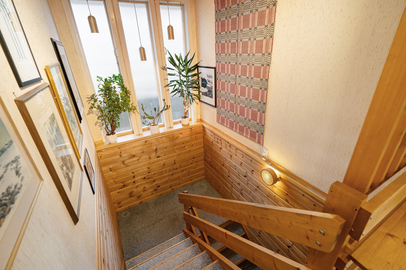 Trappeoppgang som binder etasjene sammen Galleribilde