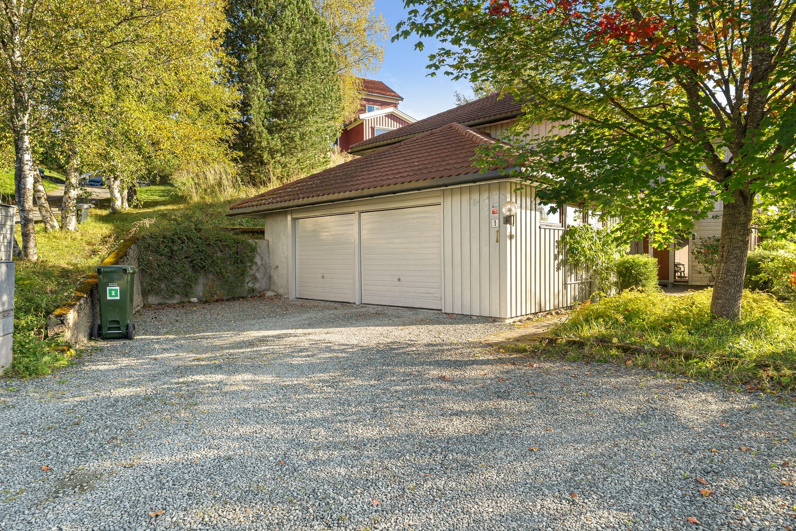 Dobbelgarasje på ca. 38 m² med elbillader (2024) Galleribilde