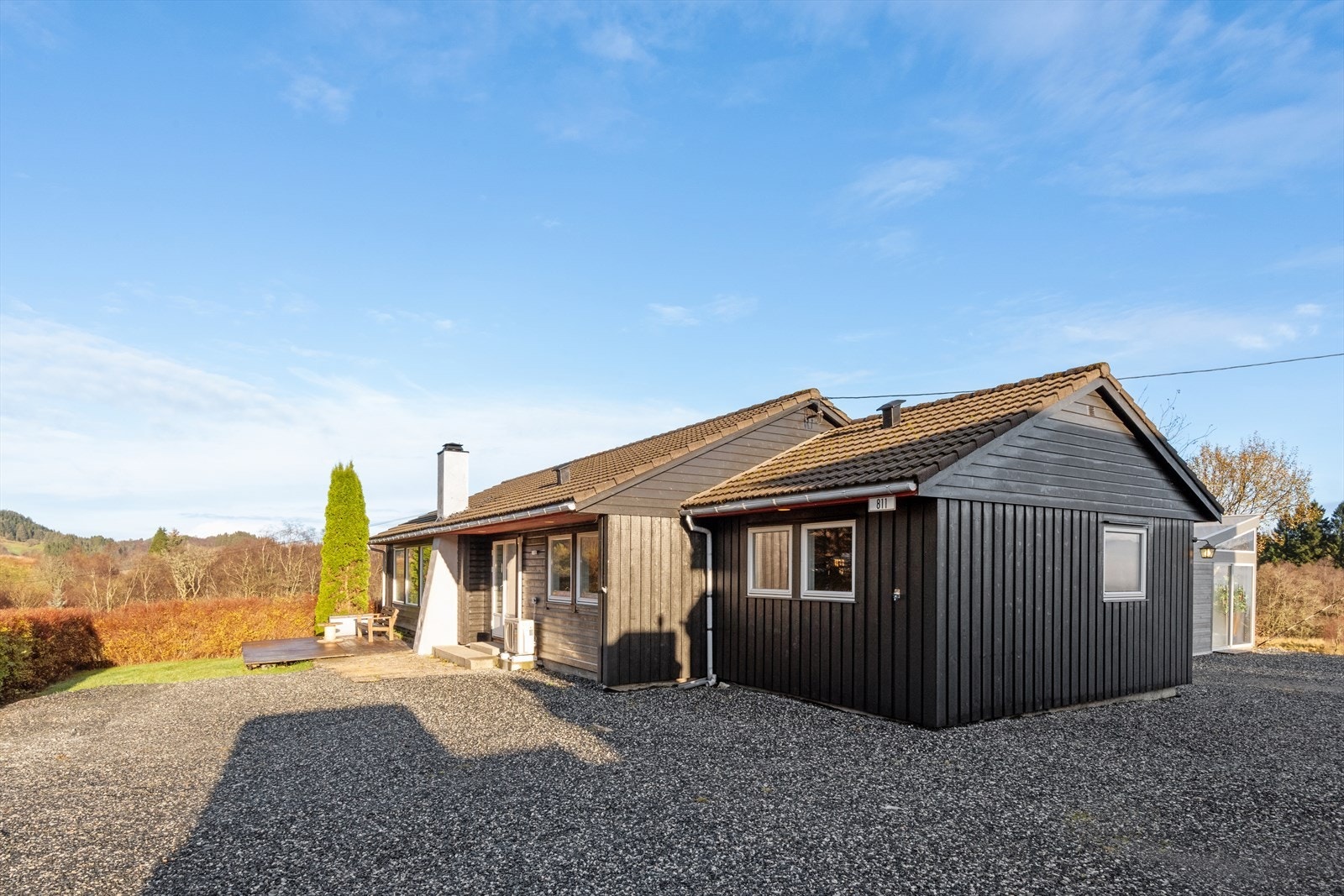 Gode parkeringsforhold lke ved huset. El-bil lader er det også. Galleribilde