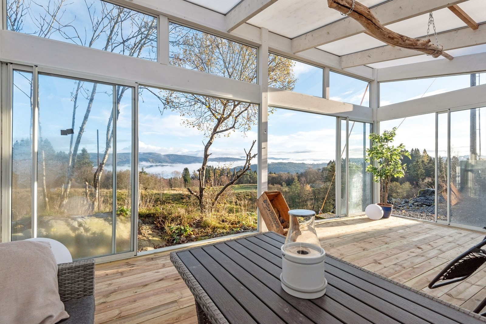 Vinterhage med fin utsikt over Seimsfjorden Galleribilde