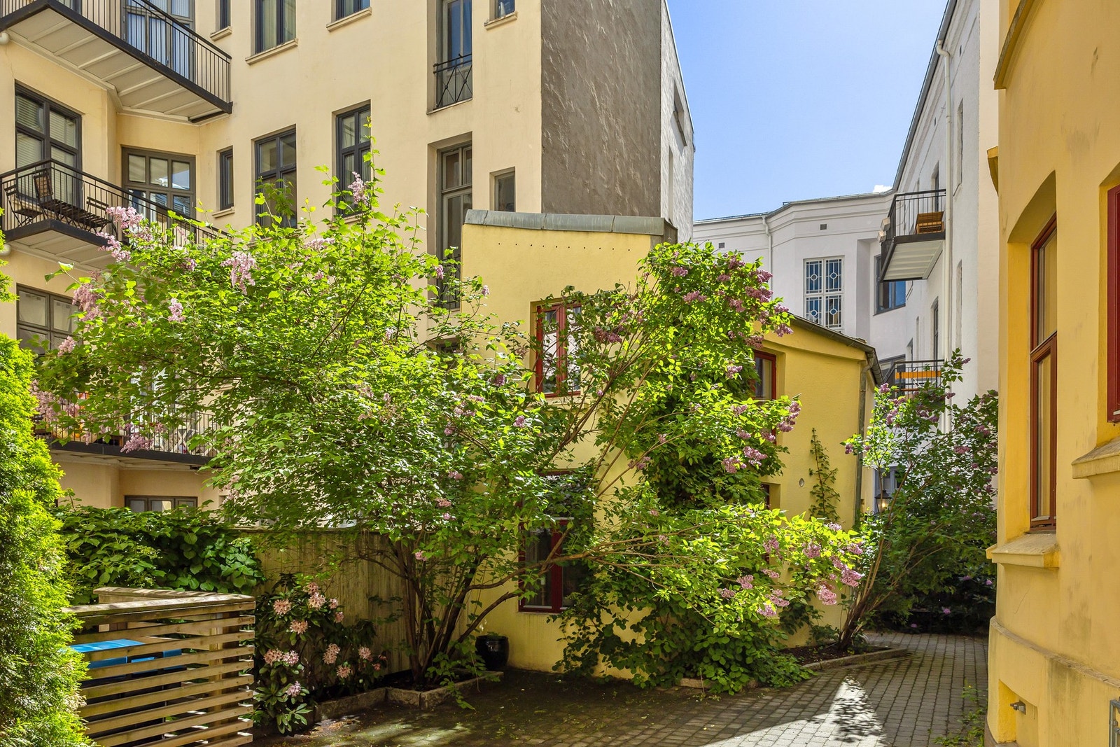 Borettslaget byr flotte og frodige fellesområder. Galleribilde