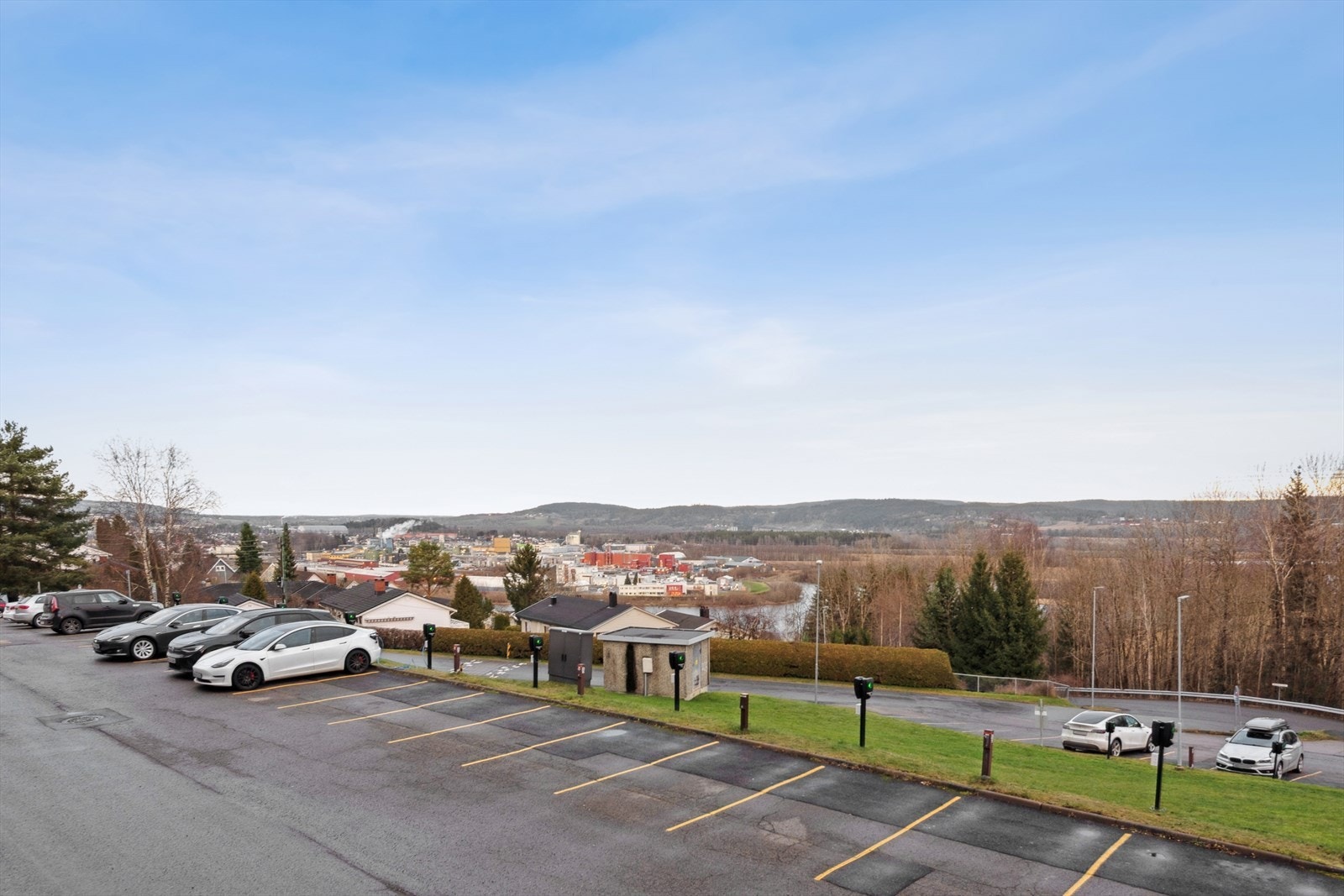 Det er mulighet for leie av garasjeplasser og parkeringsplasser Galleribilde