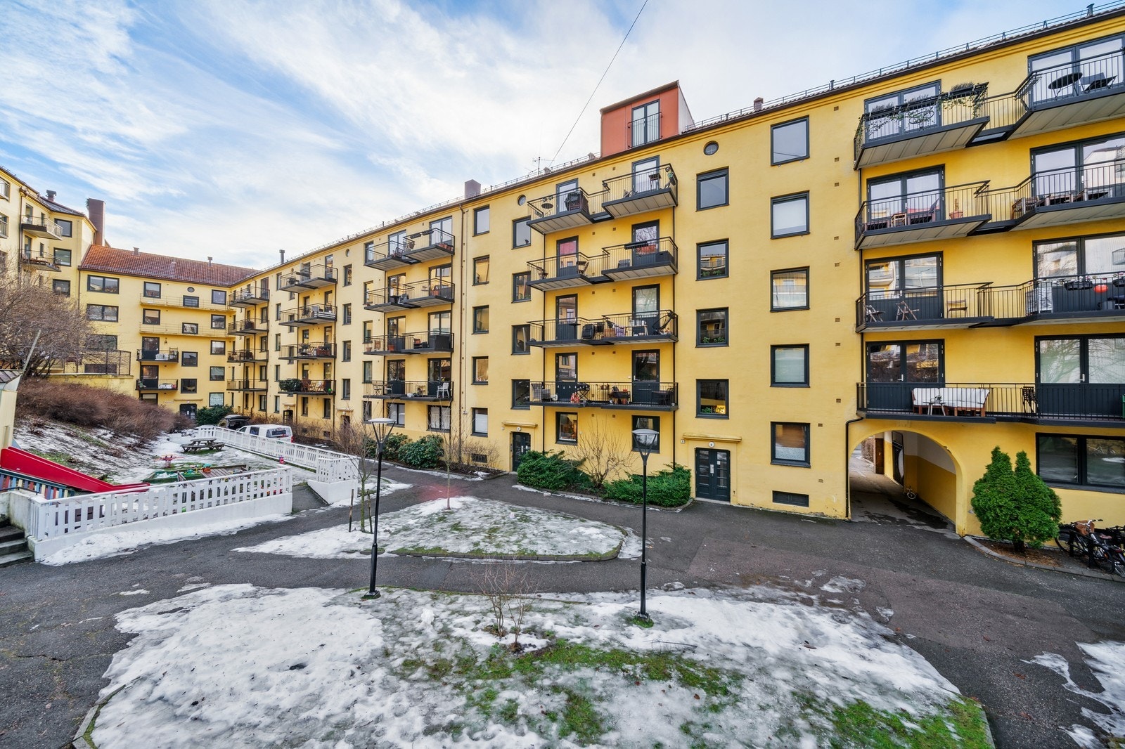 Bakgård Galleribilde