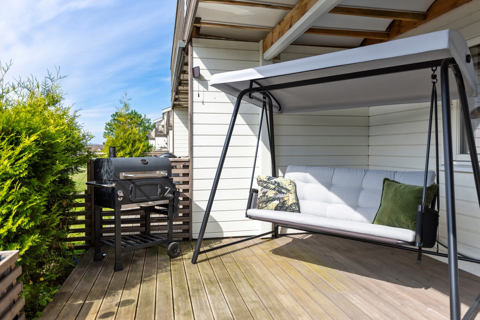 Velholdte uteområder og hyggelig borettslag med godt bomiljø. Galleribilde