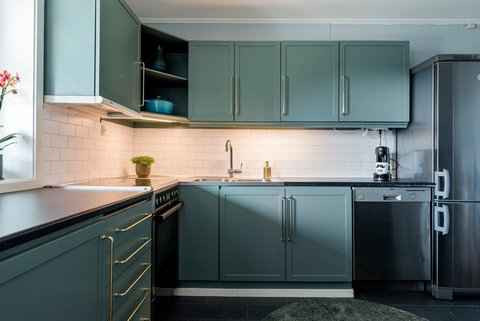 Lekkert kjøkken med delikate fargevalg. Galleribilde