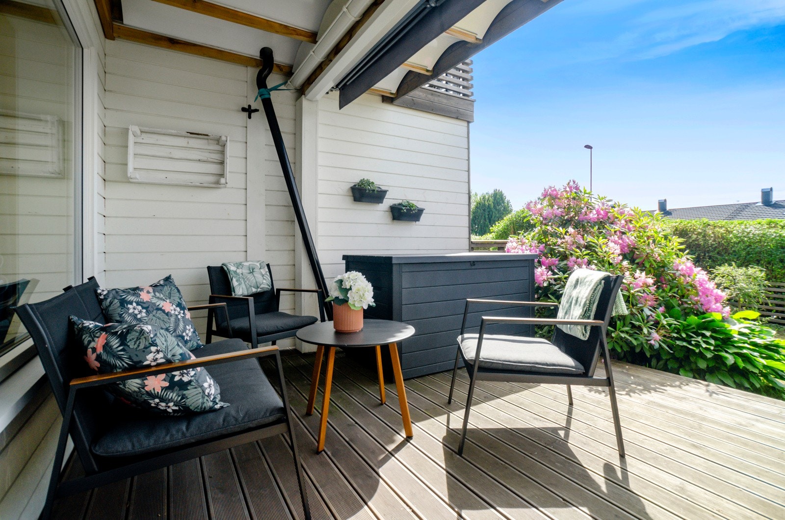 Boligen ligger i et rolig område med lite gjennomgangstrafikk. Galleribilde