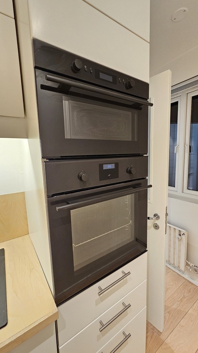 Intergrert ovn og mikrobølgeoven Galleribilde