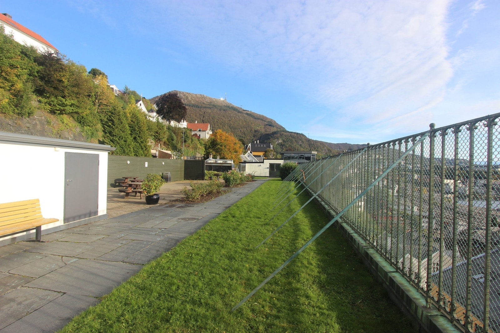 Felles takterrasse med grill, gode solforhold og utsikt Galleribilde