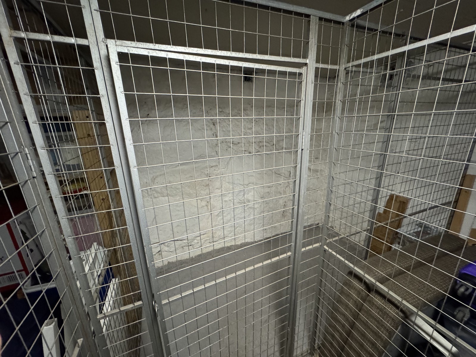 Bod i kjeller + vaskemaskin i felles vaskeri Galleribilde