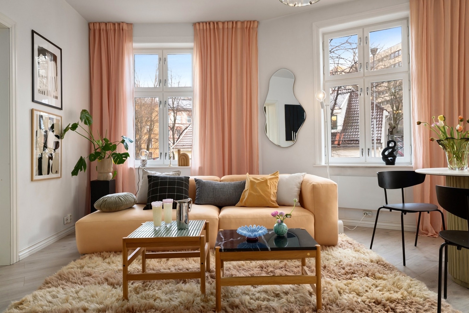 Gjennomgående planløsning med gode innvendige lysforhold Galleribilde