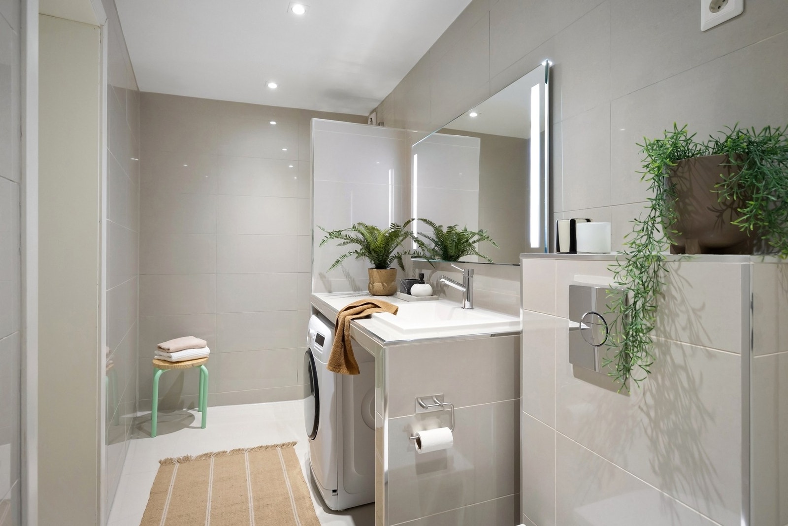 Inngang til badet fra begge soverom Galleribilde