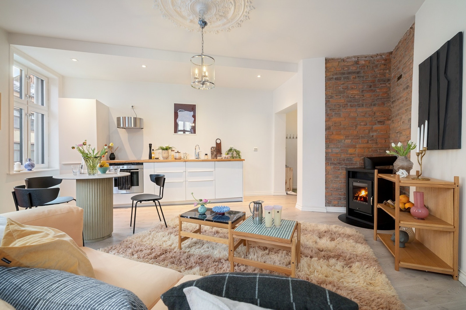 Hjørneleilighet med fine klassiske detaljer Galleribilde