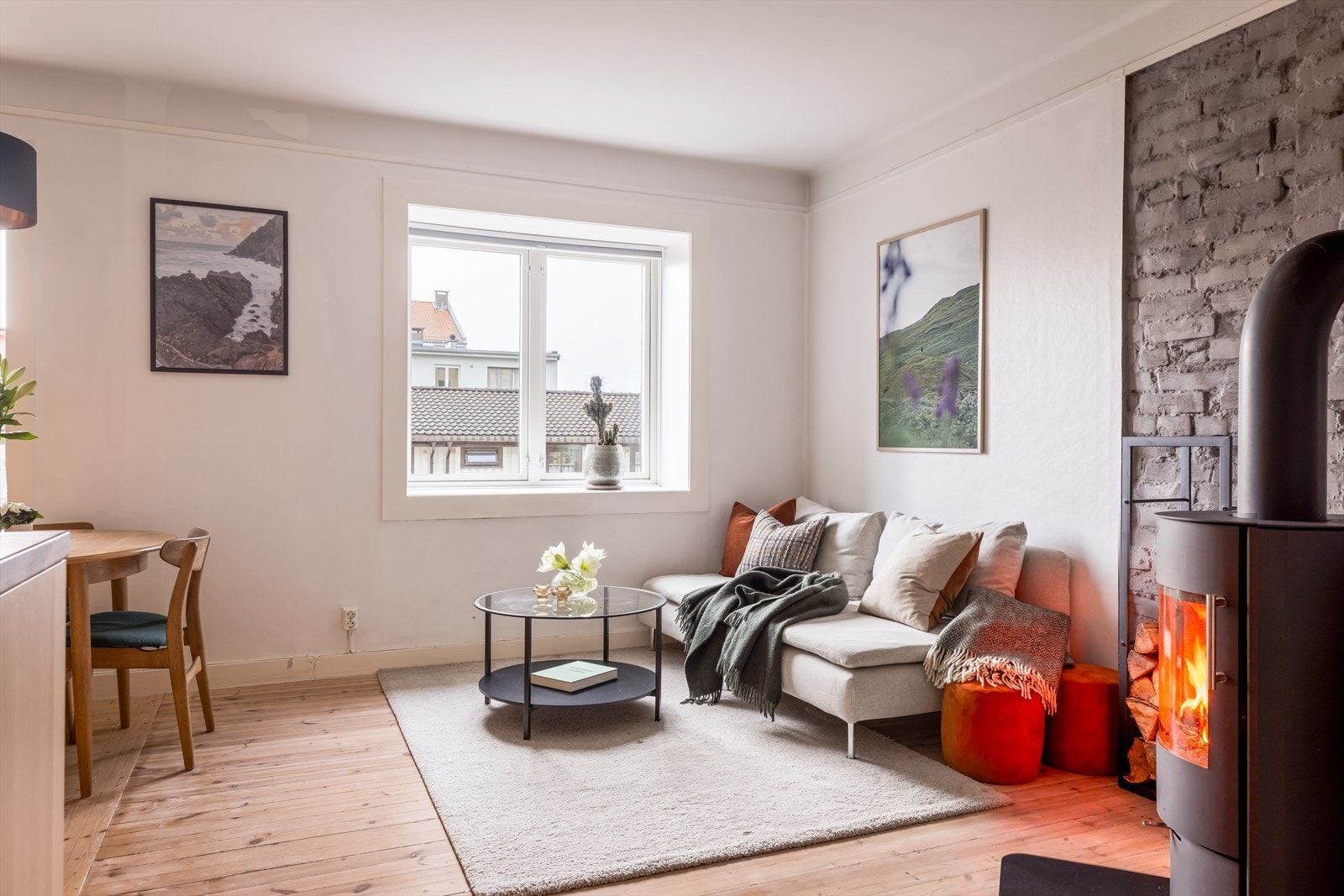 Peisovnen skaper en lun stemning og gir masse varme på kjøligere dager. Galleribilde