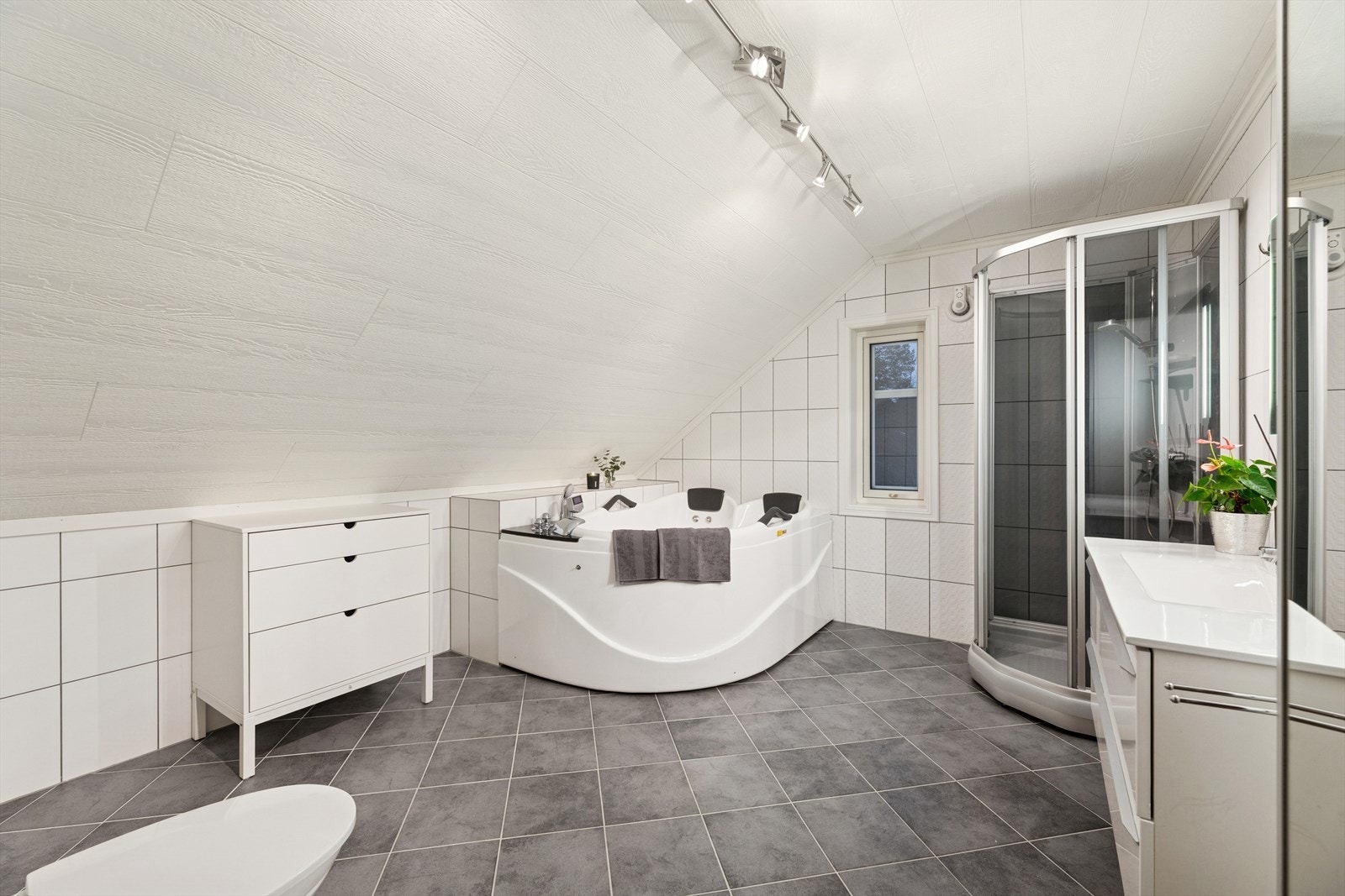 Baderom beliggende på loft. Galleribilde