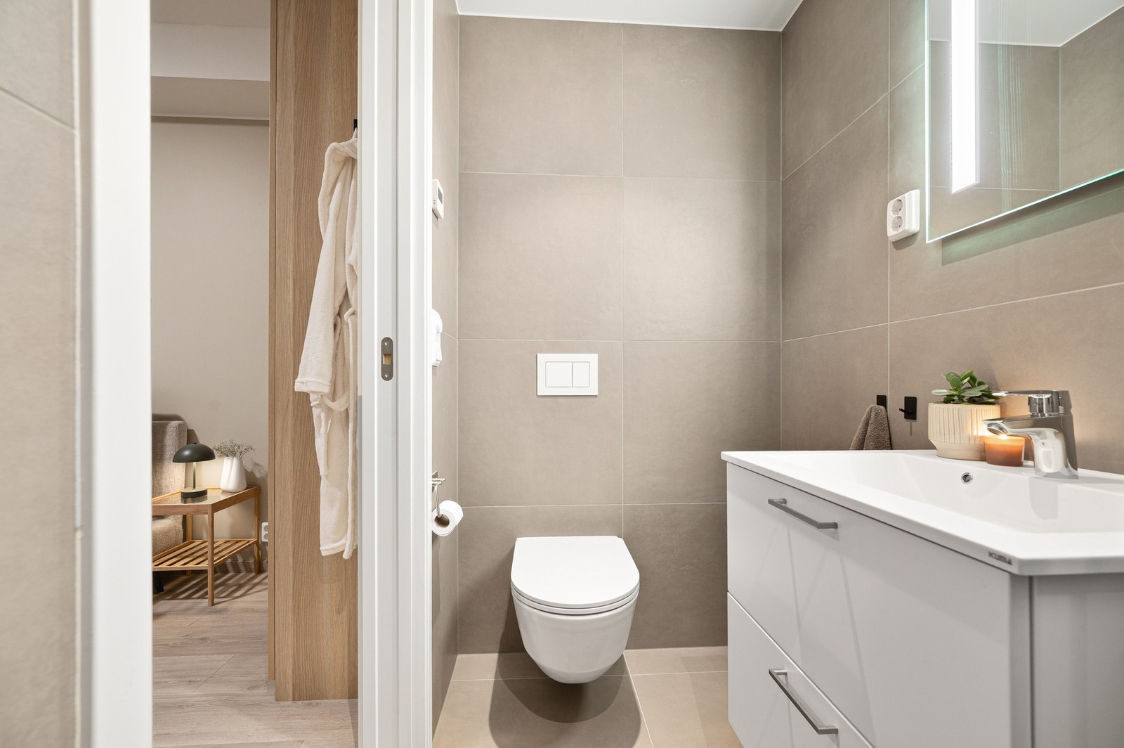 Fra soverommet har man tilgang til eget baderom. Galleribilde